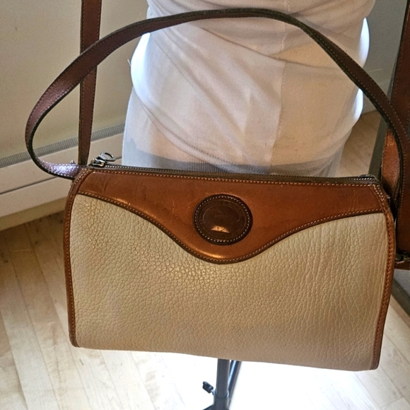 Vintage Dooney & Bourke All Weather Leather Shoulder Bag Brown/Ivory w Bag Charm - Picture 1 of 10